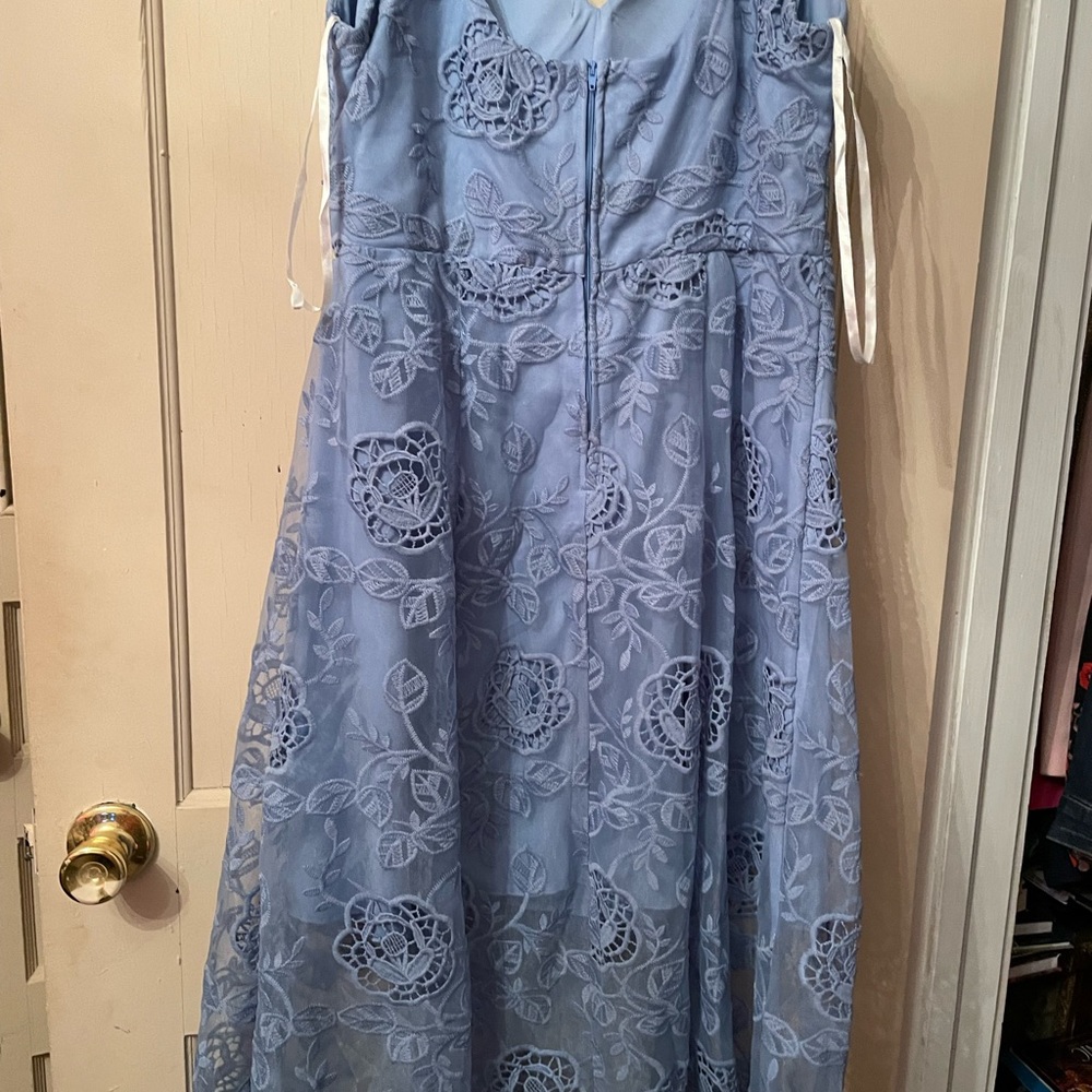 Lace - Picture 2 of 4